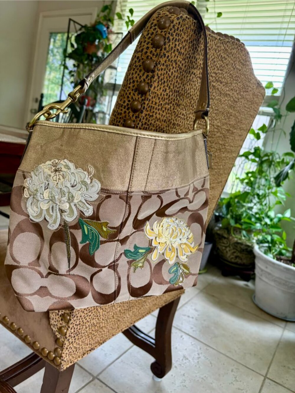 Limited Edition Style No A0869-12200 Coach Signature Floral Applique Shoulderbag